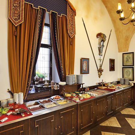 Hotel Ruze Český Krumlov Exterior foto The buffet at the restaurant