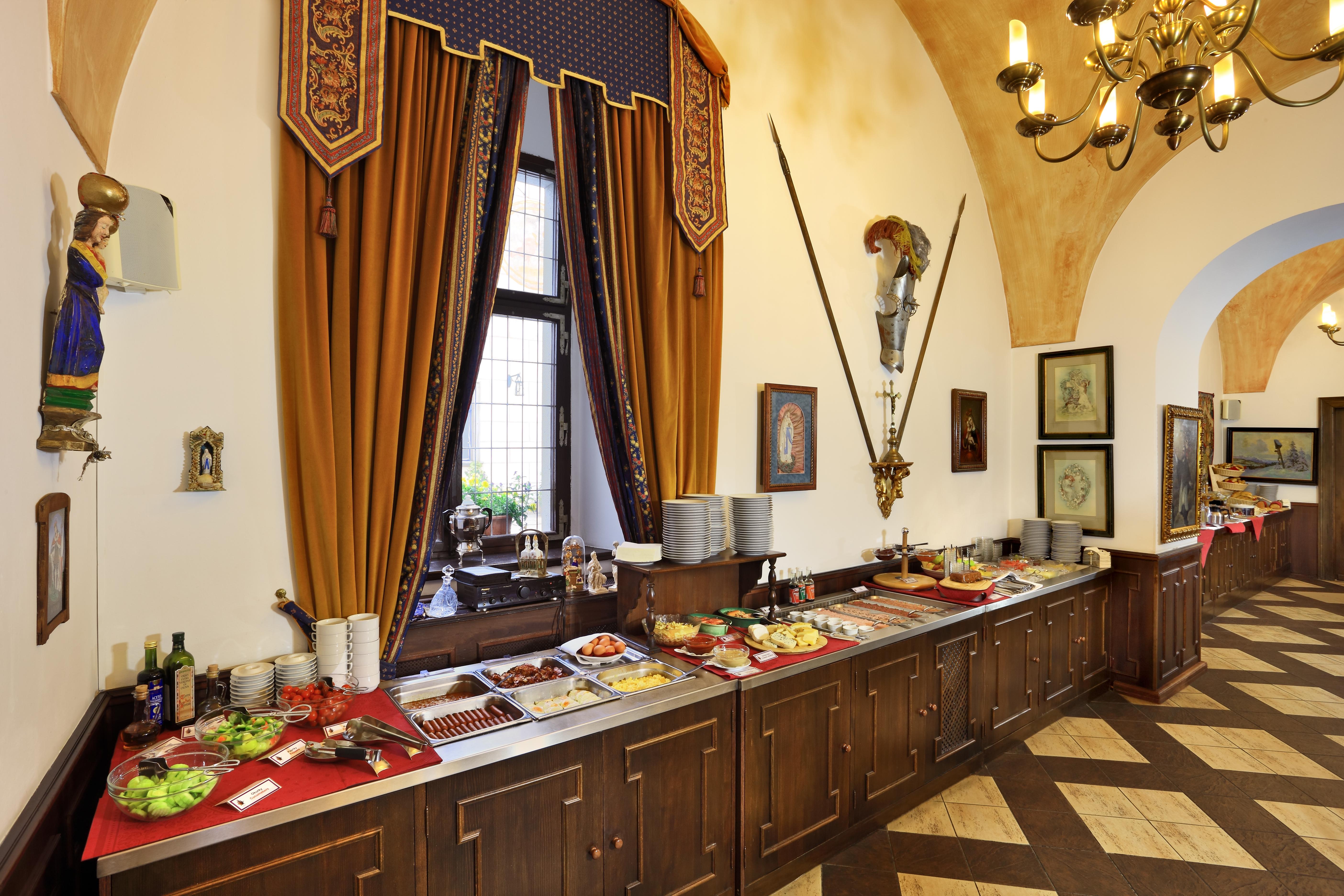 Hotel Ruze Český Krumlov Exterior foto The buffet at the restaurant