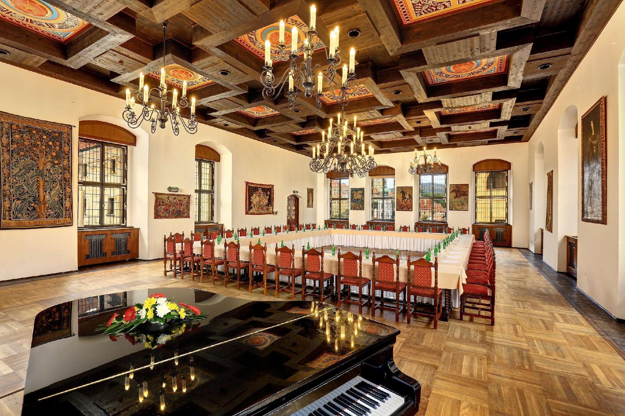 Hotel Ruze Český Krumlov Exterior foto The ballroom at the San Diego History Center