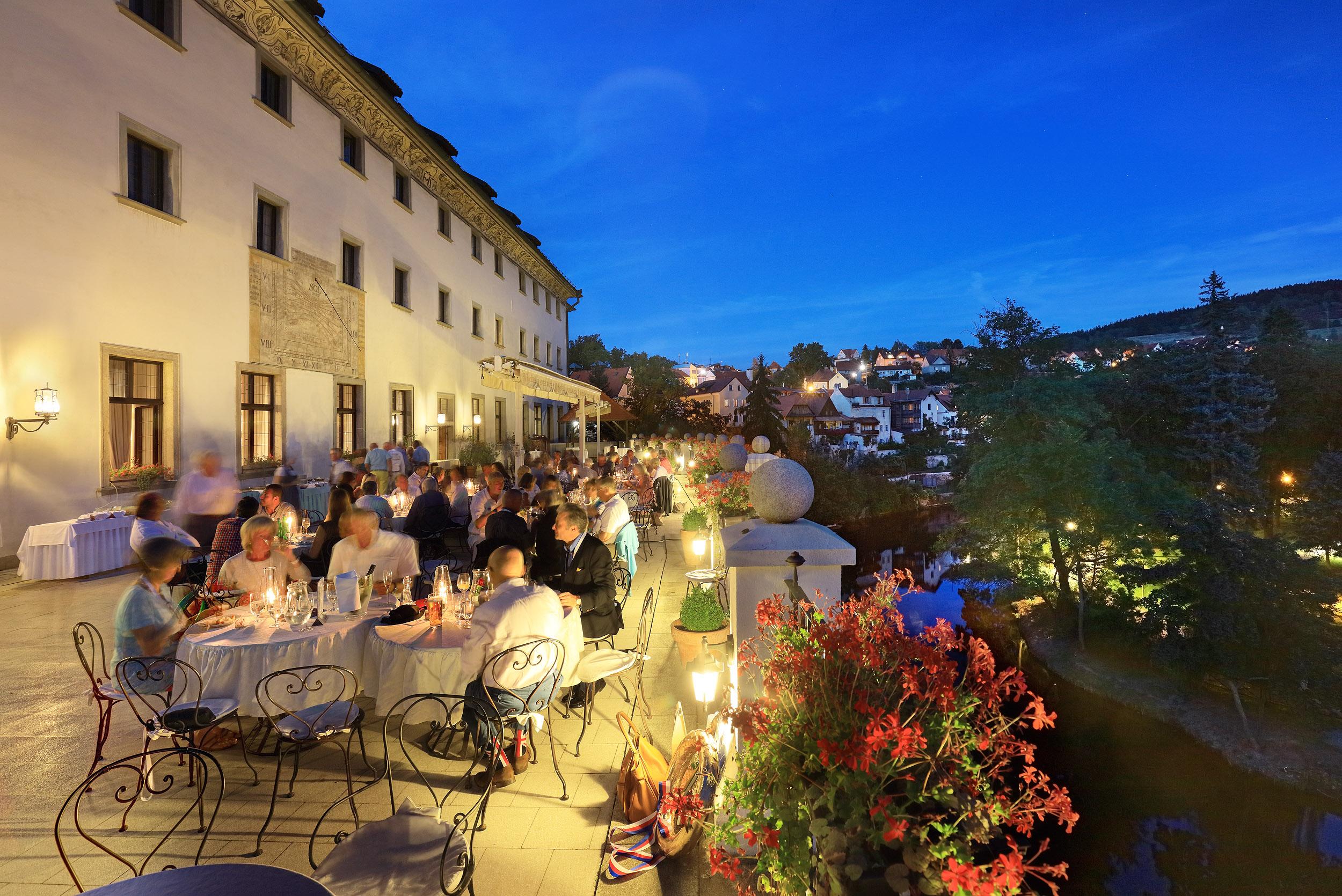 Hotel Ruze Český Krumlov Exterior foto The terrace of the restaurant