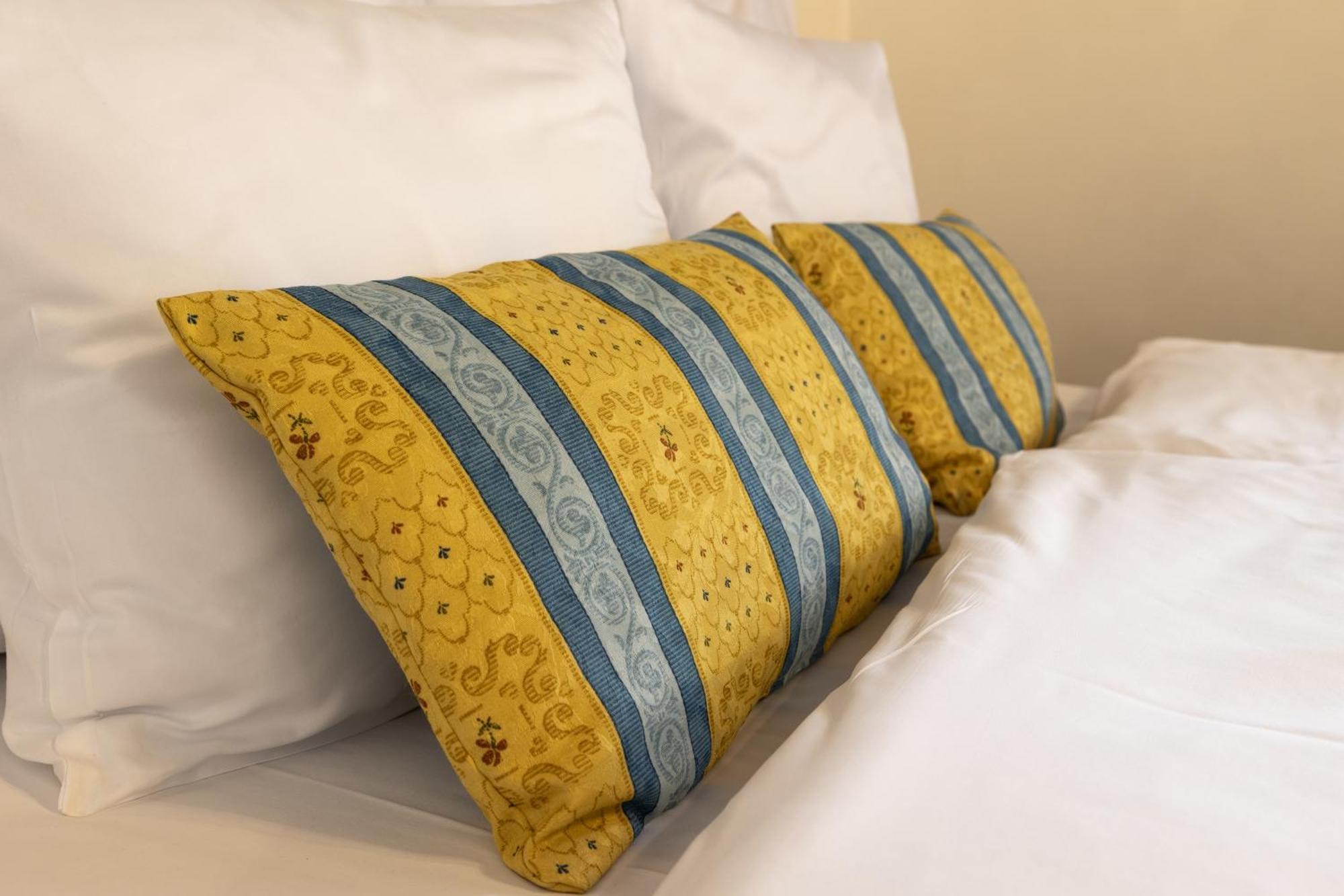 Hotel Ruze Český Krumlov Exterior foto A decorative pillow