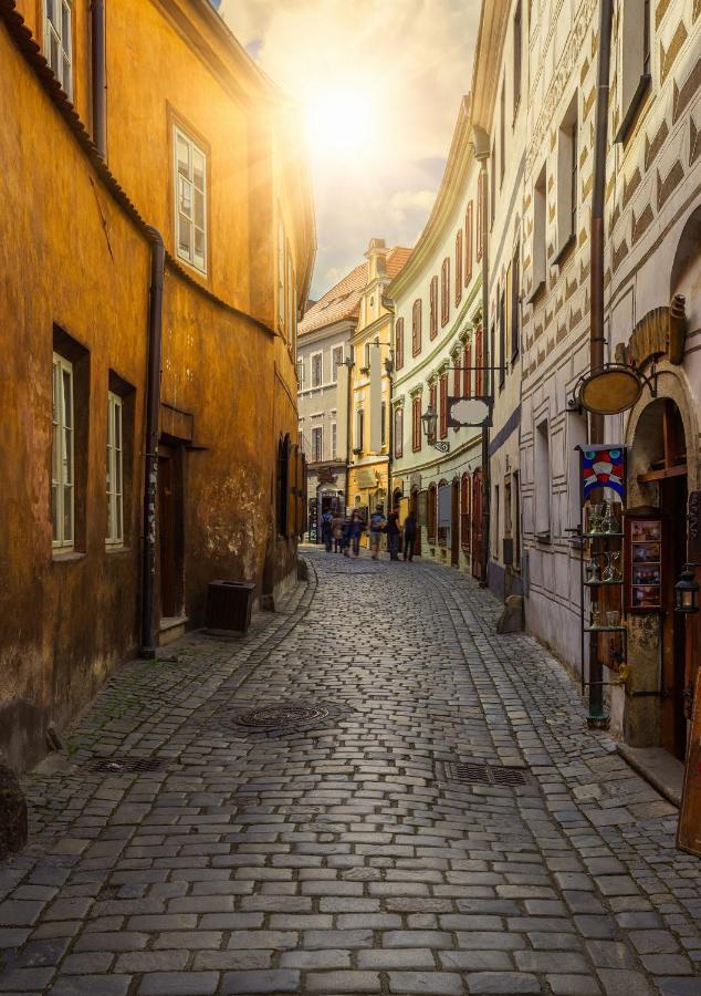 Hotel Ruze Český Krumlov Exterior foto The narrow streets of the old town